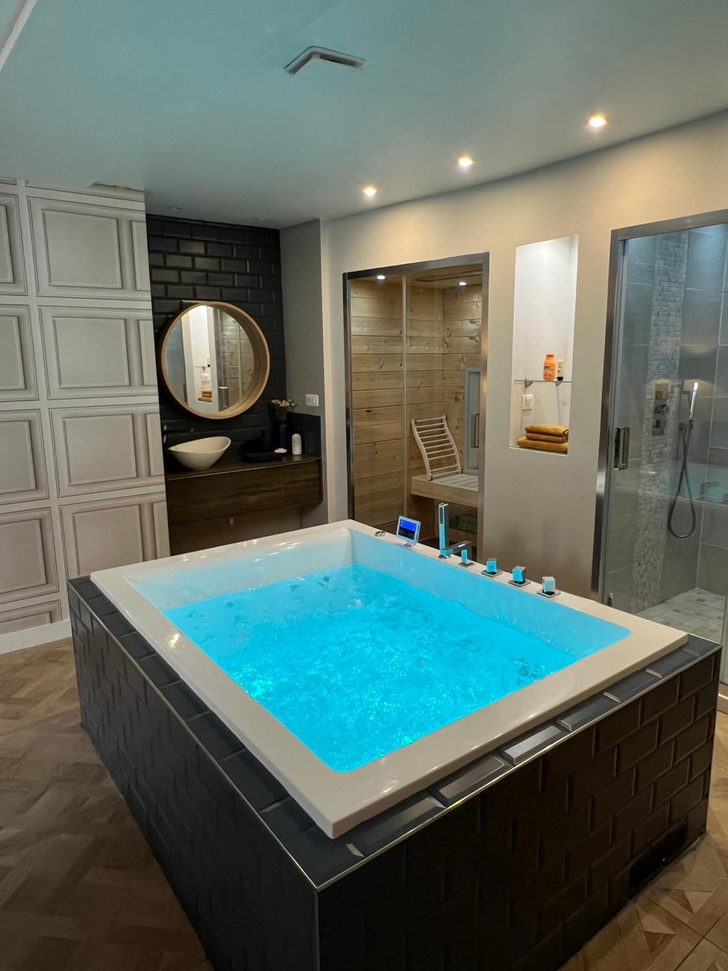 Appartement Avec Jacuzzi Sauna & Home Cinema - Nid D'앙제 외부 사진