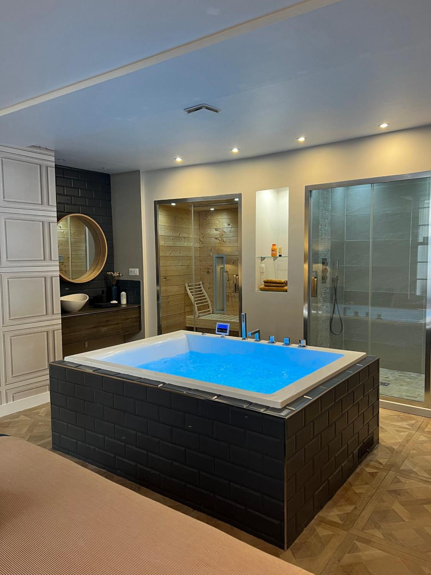 Appartement Avec Jacuzzi Sauna & Home Cinema - Nid D'앙제 외부 사진